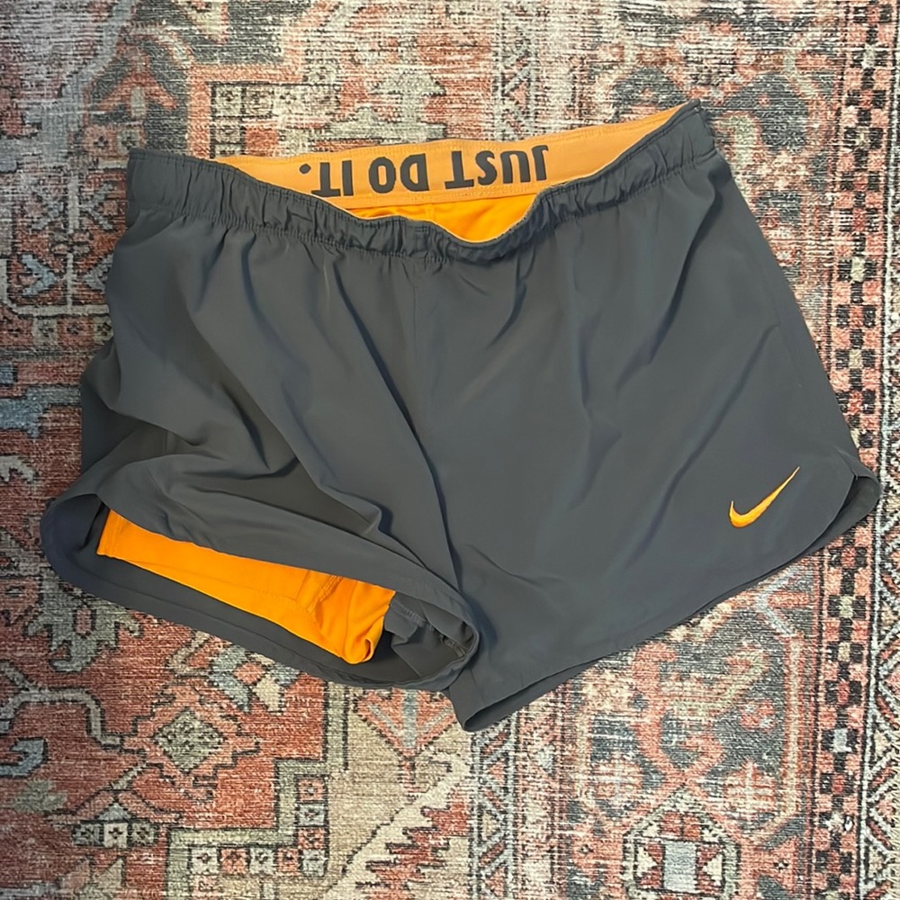 Nike shorts sz small